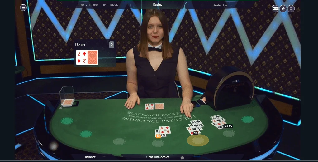 Le hall du casino avec croupiers en direct chez Royal Vegas, propulsé par Evolution Gaming.