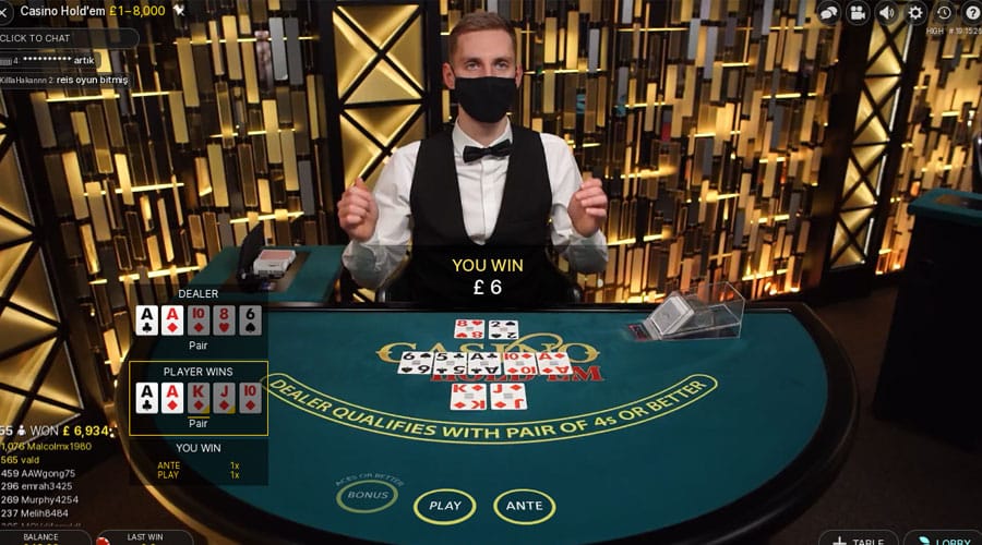 ภาพหน้าจอของโต๊ะ Casino Hold'em แสดงไพ่ของผู้เล่นและ Flop